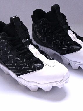 Under Armour Boys Bryce Harper Baseball Cleats - Size 4.5Y